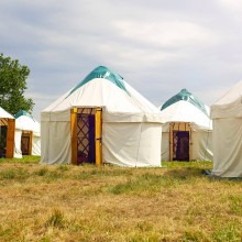 green-yurt-hire-uk-with-Alex-Green-and-Phil-Stockton-91