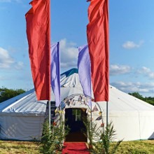 green-yurt-hire-uk-with-Alex-Green-and-Phil-Stockton-91