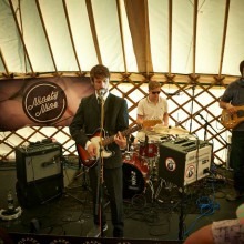 green-yurt-hire-uk-with-Alex-Green-and-Phil-Stockton-91